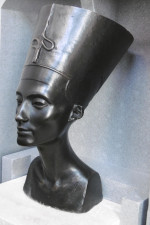 NEFERTITI (SKEL) el  Busto Original de  NEFERTITI, del  Escultor  Real  Tutmose